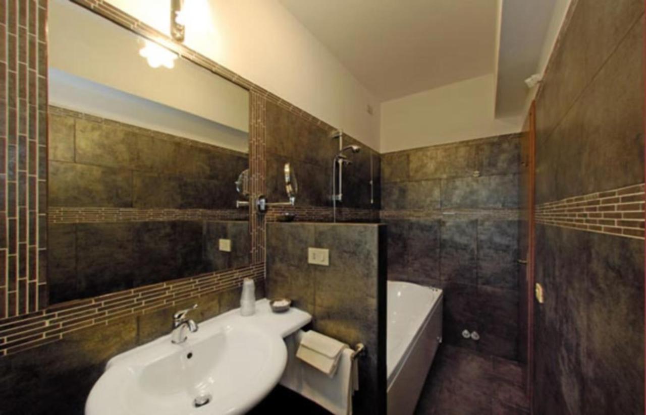 Hotel Il Cavaliere Nero Tirrenia Exterior photo